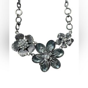 Vintage Y2K Statement Necklace Silver Floral
Rhinestone Chunky Chain Link 18"